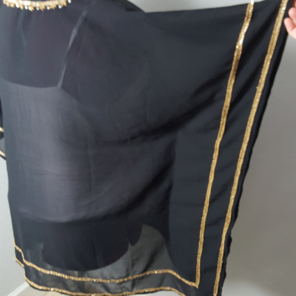 Gorgeous black sheer top with gold beading size 2x - Picture 5 of 6